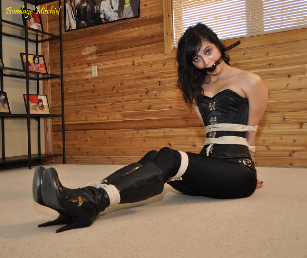Amber Starr He's Late